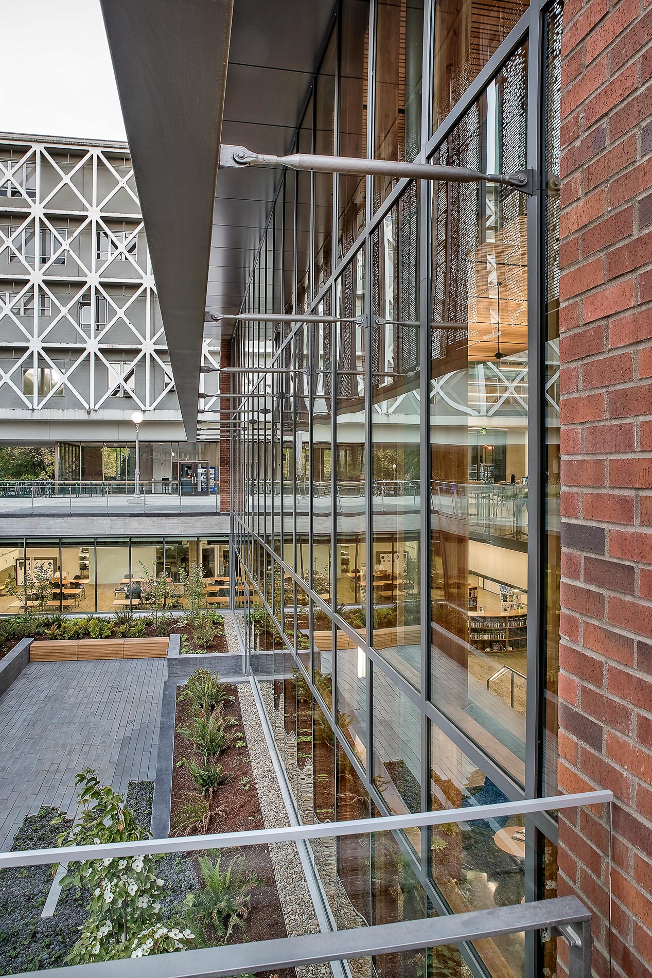Allan Price Science Commons, University of Oregon / 2